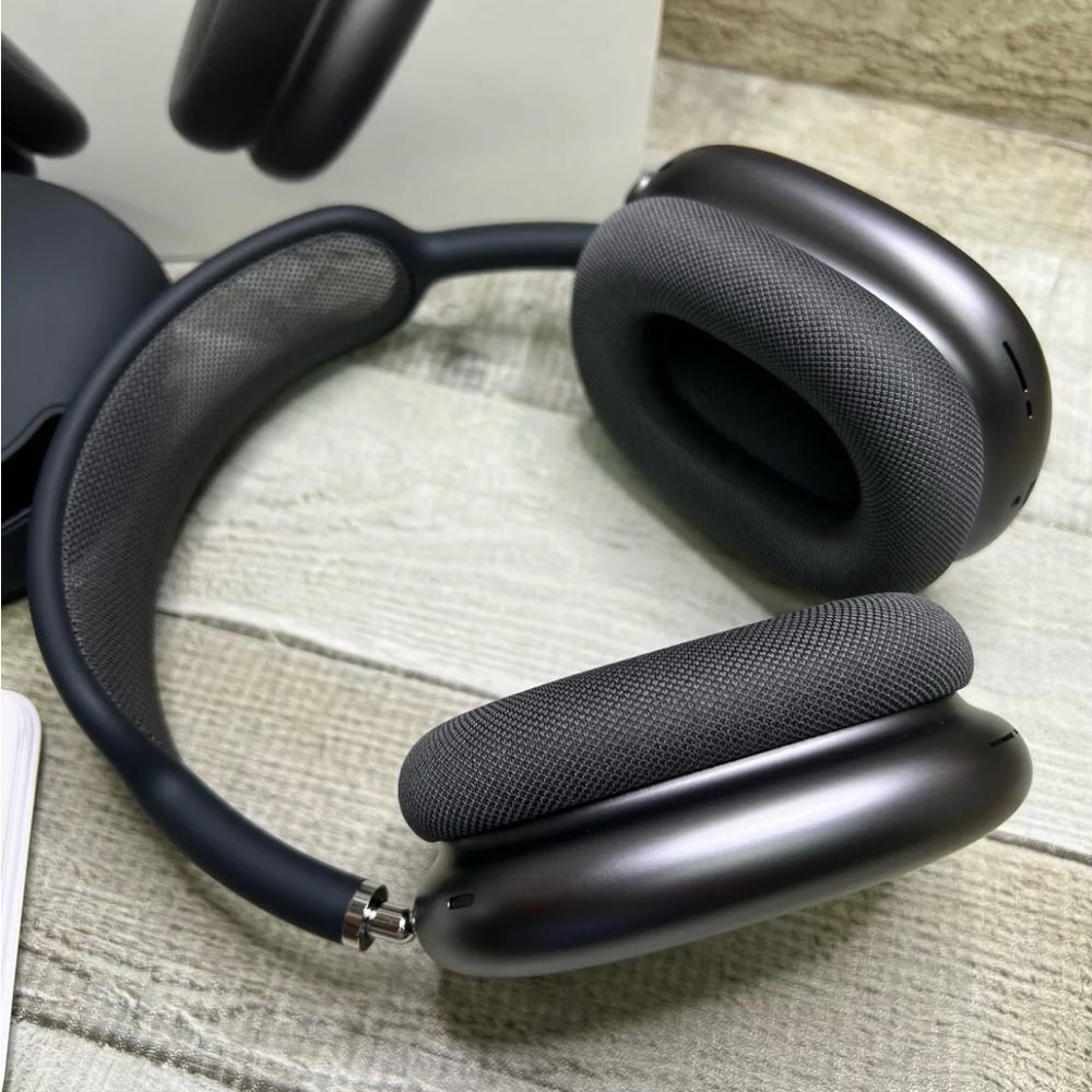 Black AirPod Maxes, perfect condition